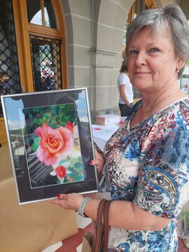 Breda Hrabar s svojo fotografijo